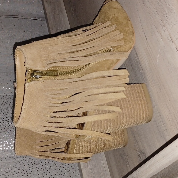 Carlos Santana Jasper Fringe Booties - Picture 3 of 8